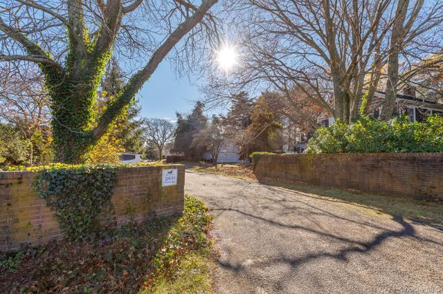 1800 Sound Avenue, Mattituck, NY 11952