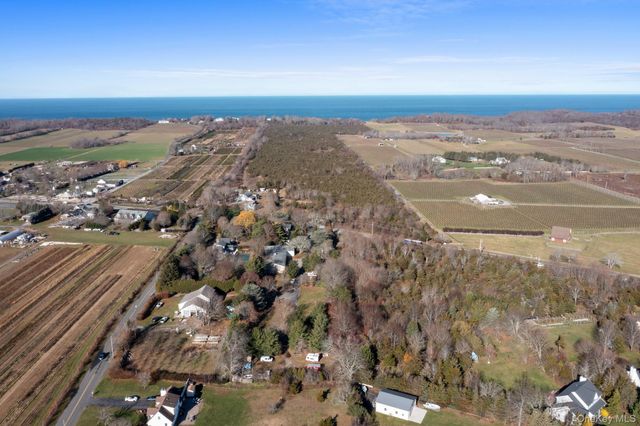 1800 Sound Avenue, Mattituck, NY 11952