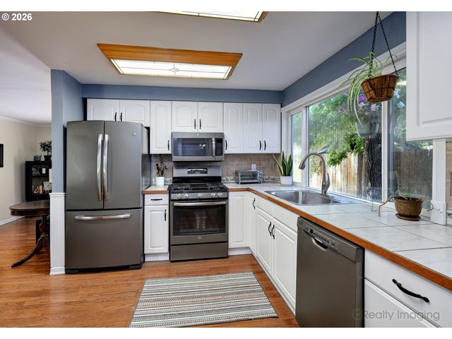 16380 Se STERLING Cir, Milwaukie, OR 97267