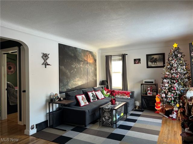 25725 Cook Road, Olmsted Falls, OH 44138