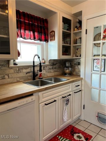 25725 Cook Road, Olmsted Falls, OH 44138