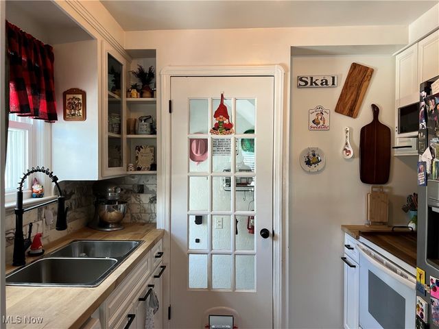 25725 Cook Road, Olmsted Falls, OH 44138