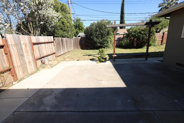 5413 Ontario St, Sacramento, CA 95820