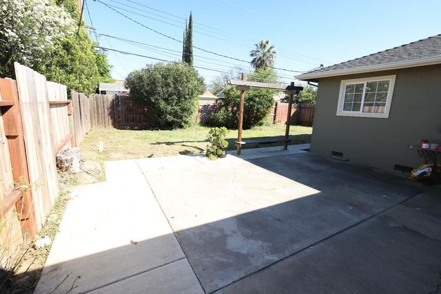 5413 Ontario St, Sacramento, CA 95820