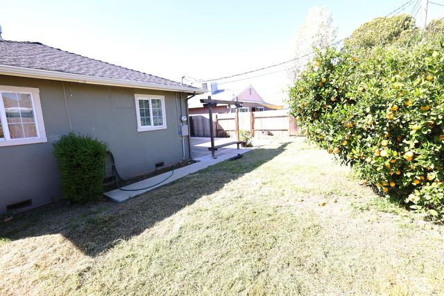 5413 Ontario St, Sacramento, CA 95820