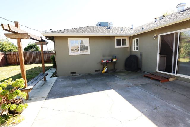 5413 Ontario St, Sacramento, CA 95820