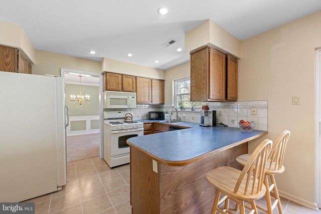 54 LAUREL CIR, Newtown, PA 18940