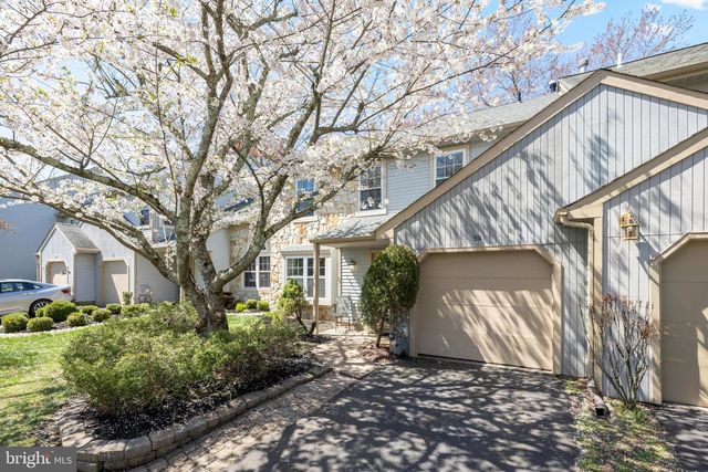 54 LAUREL CIR, Newtown, PA 18940