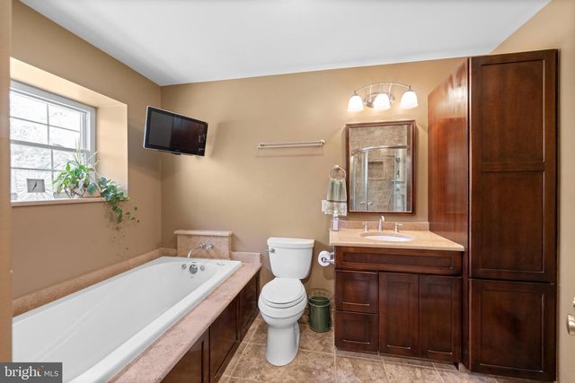 54 LAUREL CIR, Newtown, PA 18940