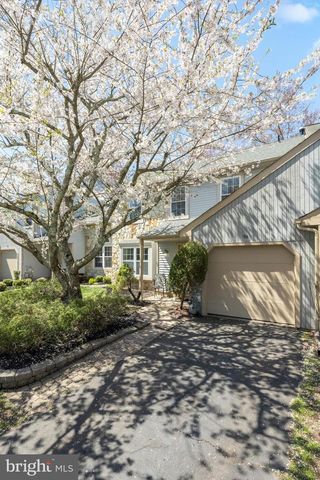 54 LAUREL CIR, Newtown, PA 18940