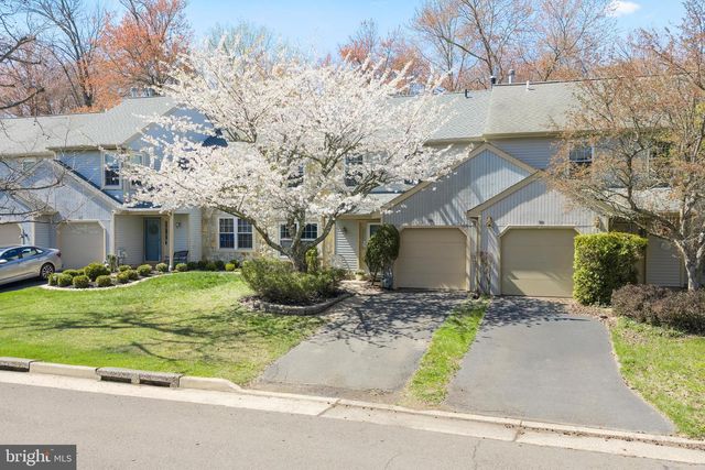 54 LAUREL CIR, Newtown, PA 18940