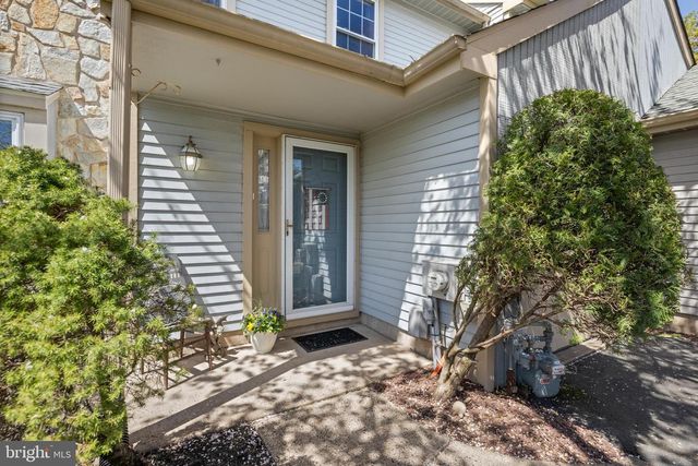 54 LAUREL CIR, Newtown, PA 18940