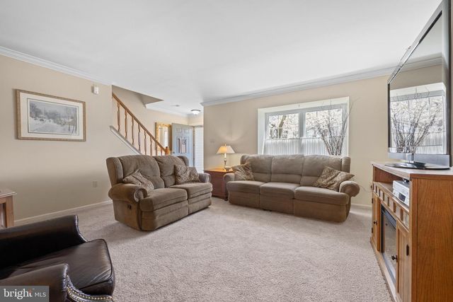 54 LAUREL CIR, Newtown, PA 18940