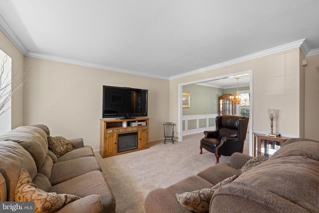 54 LAUREL CIR, Newtown, PA 18940