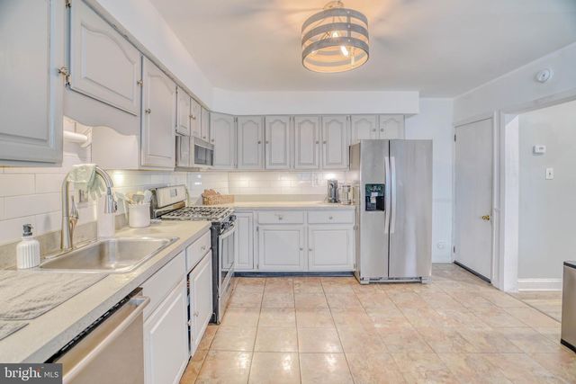 320 HERMITAGE ST, Philadelphia, PA 19128