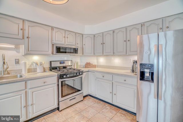 320 HERMITAGE ST, Philadelphia, PA 19128