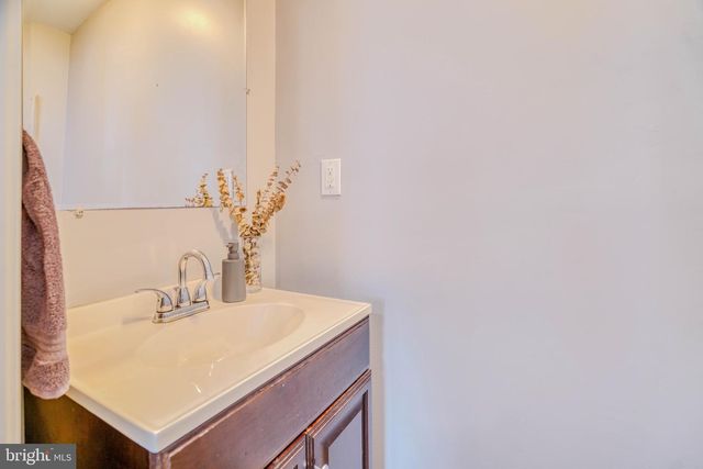 320 HERMITAGE ST, Philadelphia, PA 19128