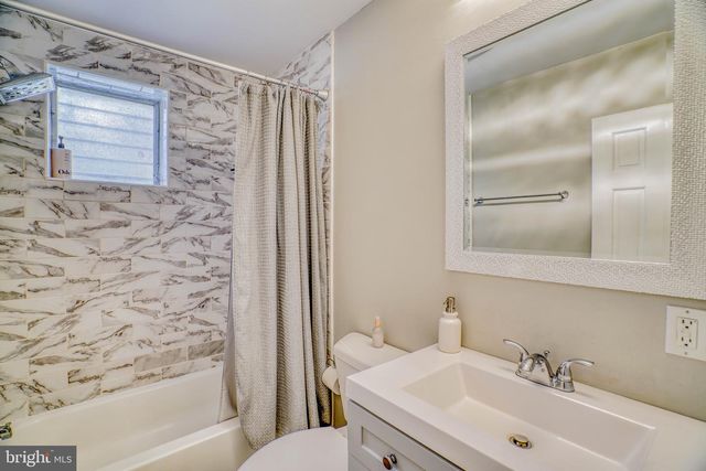 320 HERMITAGE ST, Philadelphia, PA 19128