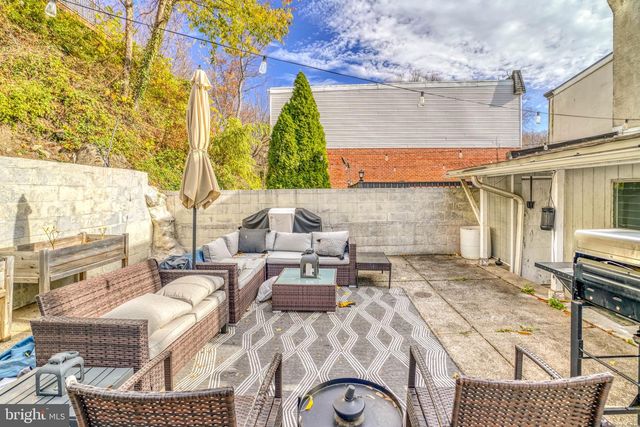 320 HERMITAGE ST, Philadelphia, PA 19128