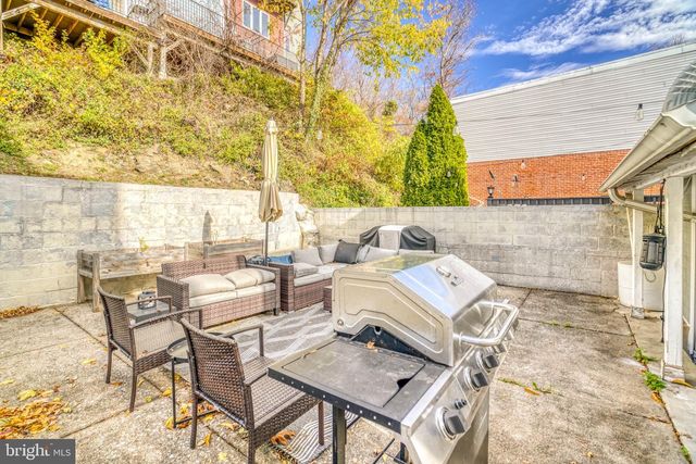 320 HERMITAGE ST, Philadelphia, PA 19128