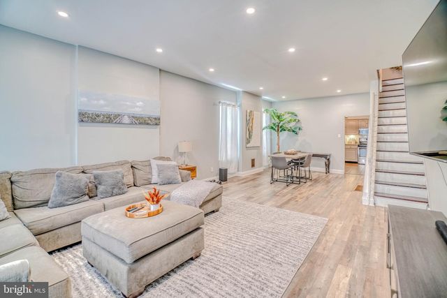 320 HERMITAGE ST, Philadelphia, PA 19128