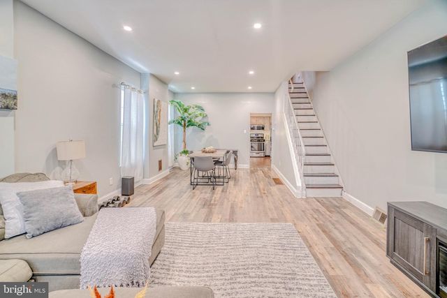 320 HERMITAGE ST, Philadelphia, PA 19128