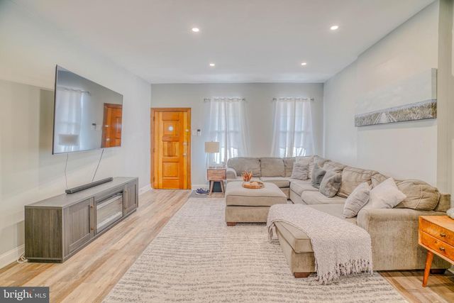 320 HERMITAGE ST, Philadelphia, PA 19128