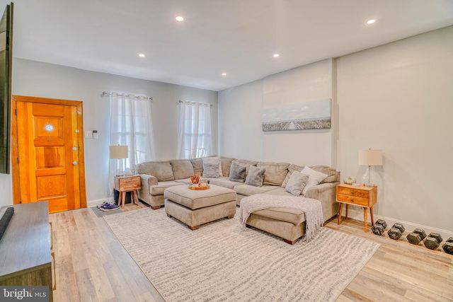 320 HERMITAGE ST, Philadelphia, PA 19128