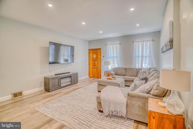 320 HERMITAGE ST, Philadelphia, PA 19128