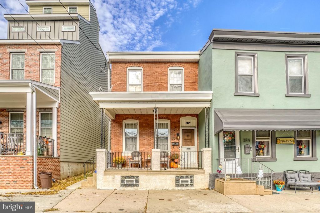 320 HERMITAGE ST, Philadelphia, PA 19128