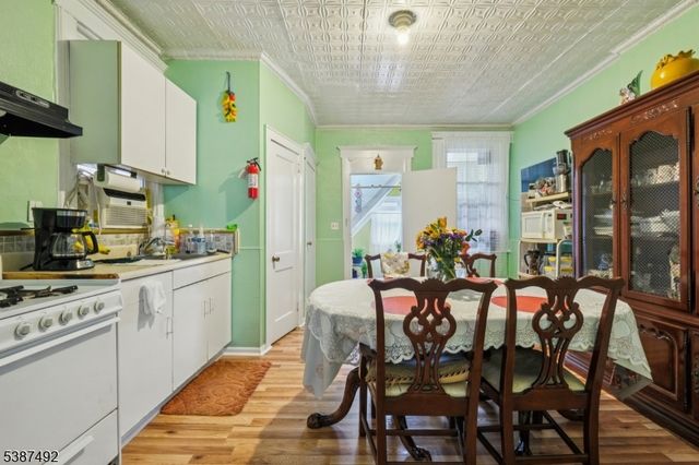 101 Warwick St, Newark City, NJ 07105