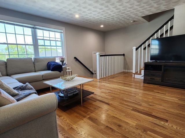 104 Walpole St 8, Canton, MA 02021