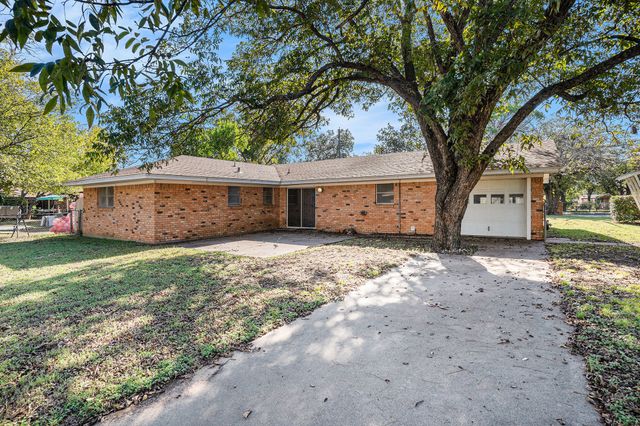 312 Stroud Street, Cleburne, TX 76033