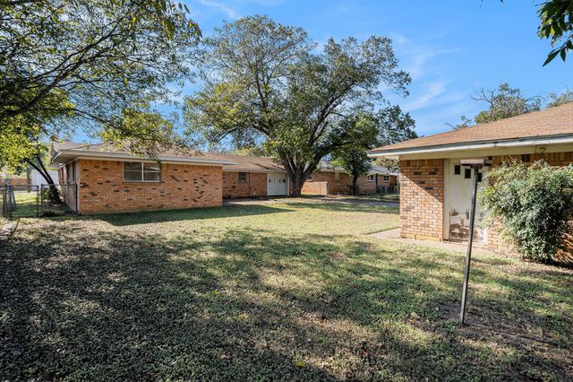 312 Stroud Street, Cleburne, TX 76033