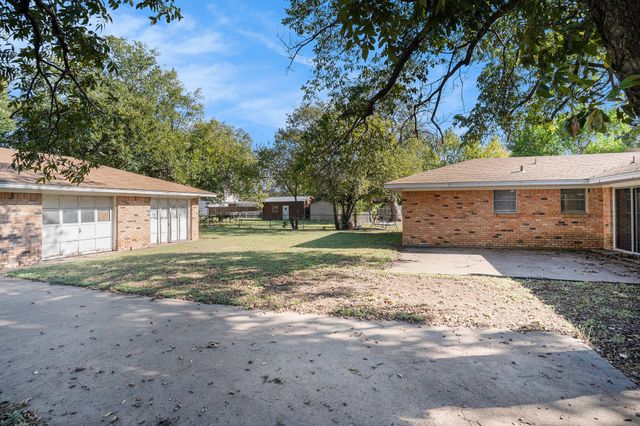 312 Stroud Street, Cleburne, TX 76033