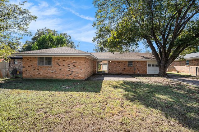 312 Stroud Street, Cleburne, TX 76033