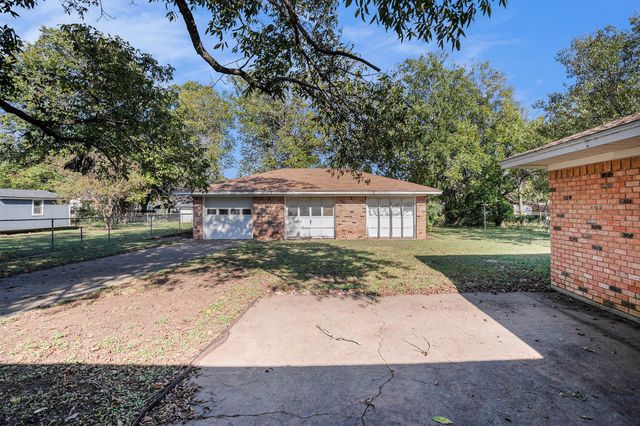 312 Stroud Street, Cleburne, TX 76033