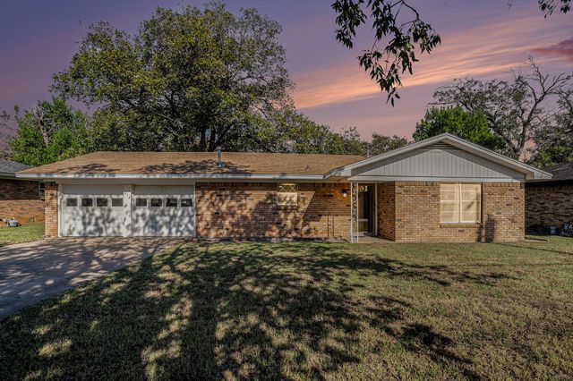 312 Stroud Street, Cleburne, TX 76033