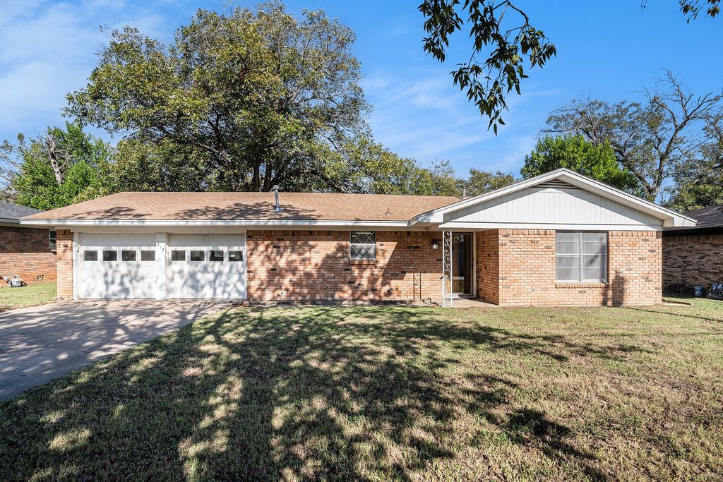 312 Stroud Street, Cleburne, TX 76033