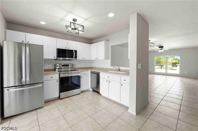 4520 Skyline BLVD 201, Cape Coral, FL 33914