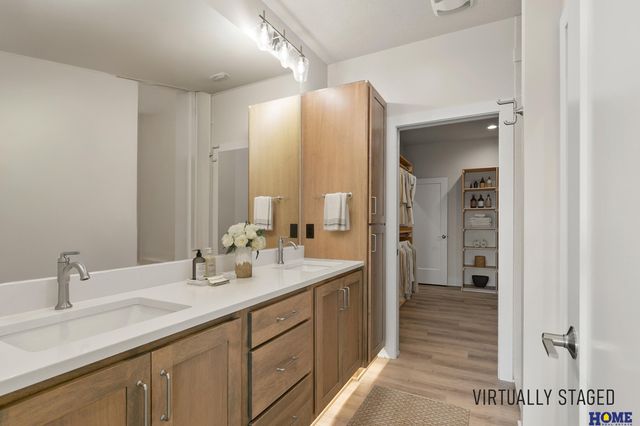 10009 Edgewater Lane, Lincoln, NE 68527