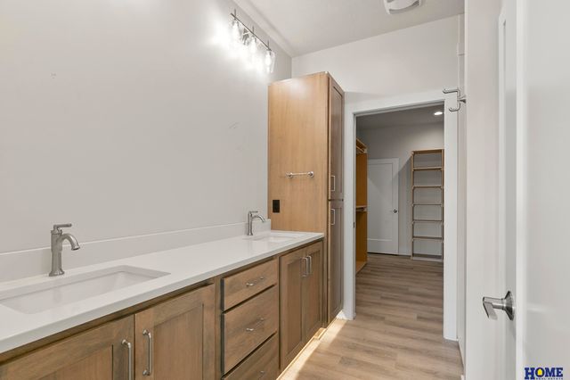 10009 Edgewater Lane, Lincoln, NE 68527