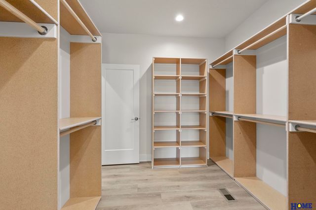 10009 Edgewater Lane, Lincoln, NE 68527