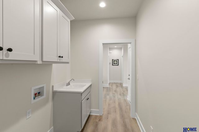 10009 Edgewater Lane, Lincoln, NE 68527