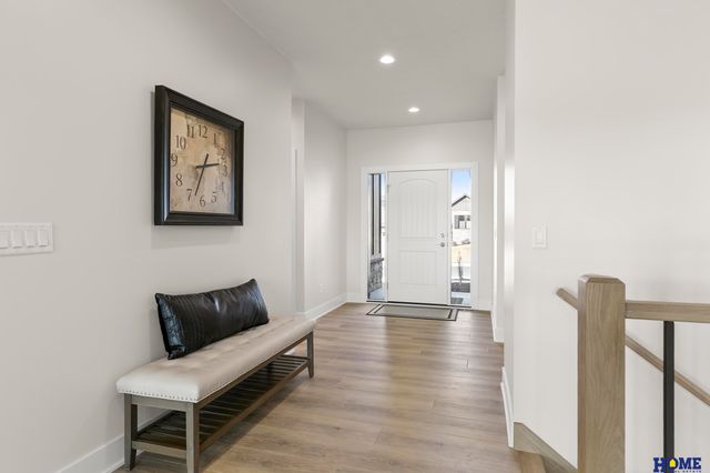 10009 Edgewater Lane, Lincoln, NE 68527