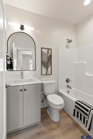 10009 Edgewater Lane, Lincoln, NE 68527