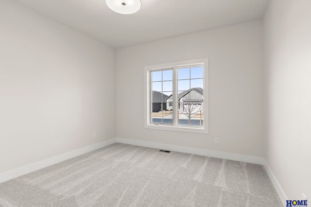 10009 Edgewater Lane, Lincoln, NE 68527