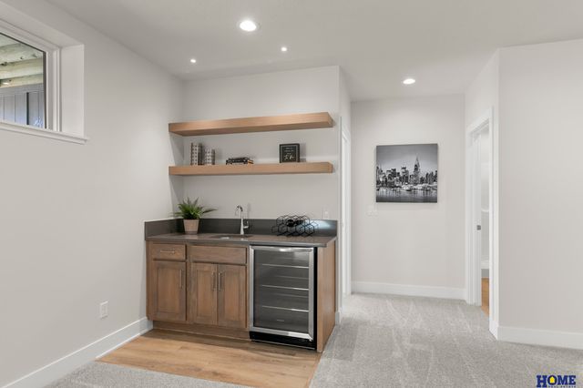 10009 Edgewater Lane, Lincoln, NE 68527