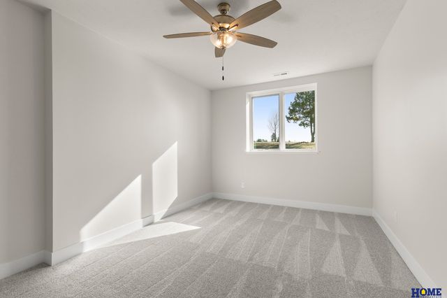 10009 Edgewater Lane, Lincoln, NE 68527