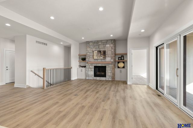 10009 Edgewater Lane, Lincoln, NE 68527